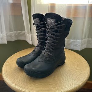 North Face Women’s Boots. Size 6.5. Mid calf. Grey and black.